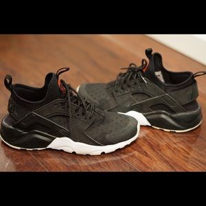 Nike black Huarache air running shoes